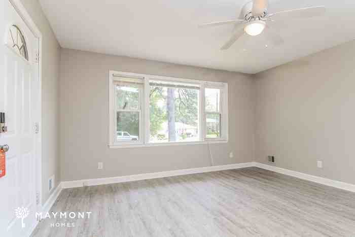 21 Newport Dr - Photo 4 of 15
