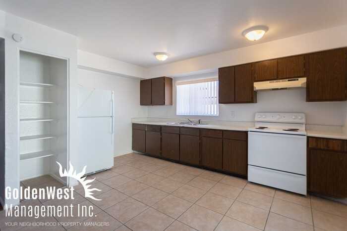 4434 W Sunnyslope Ln - Photo 6 of 19