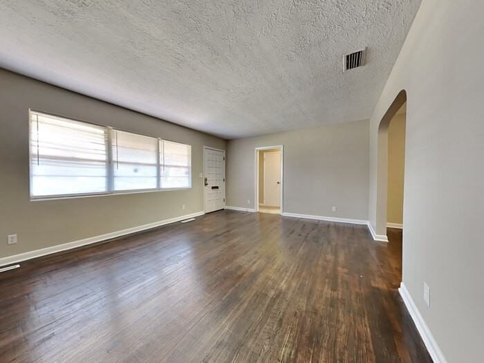 1332 Arlingwood Ave - Photo 4 of 22