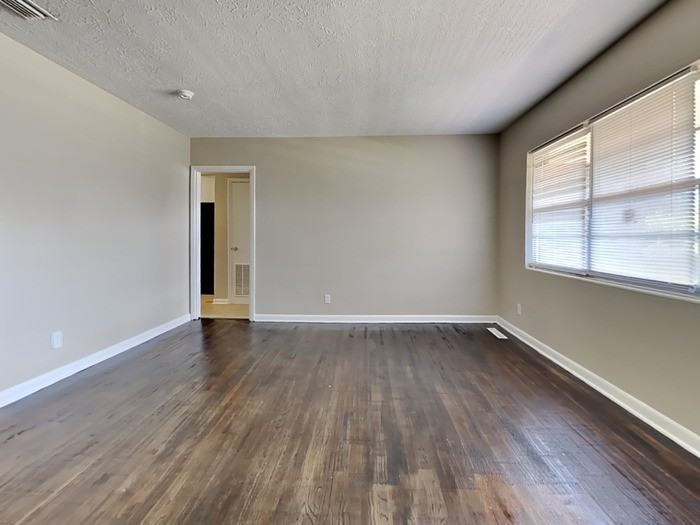 1332 Arlingwood Ave - Photo 5 of 22