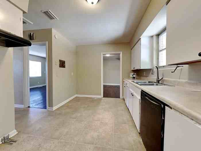 1332 Arlingwood Ave - Photo 6 of 22