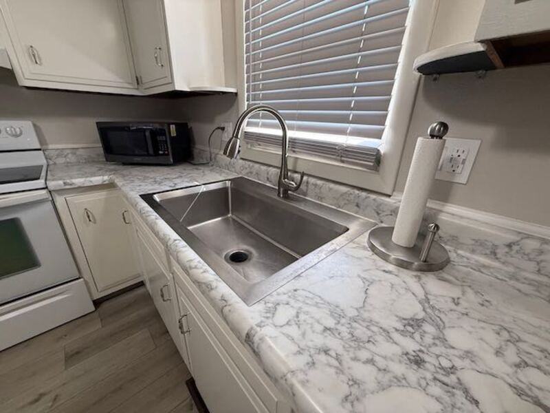 1105 E Samuel Ave - Photo 5 of 15