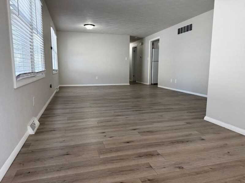 1105 E Samuel Ave - Photo 7 of 15