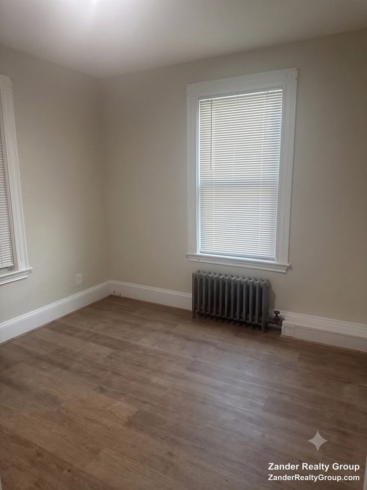 211 Delhi St #2 - Photo 4 of 19