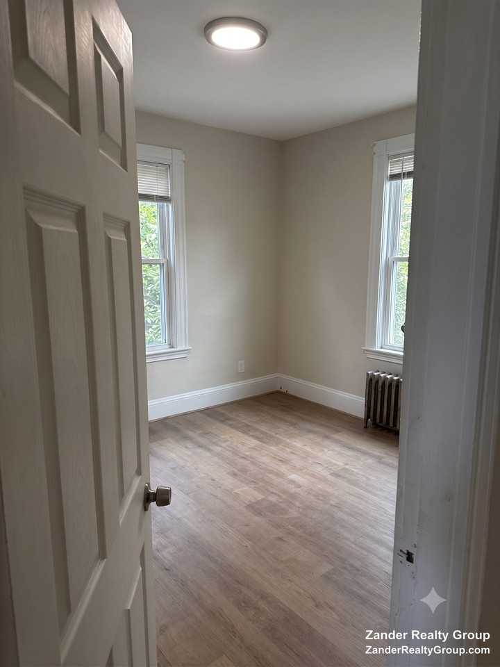 211 Delhi St #2 - Photo 5 of 19