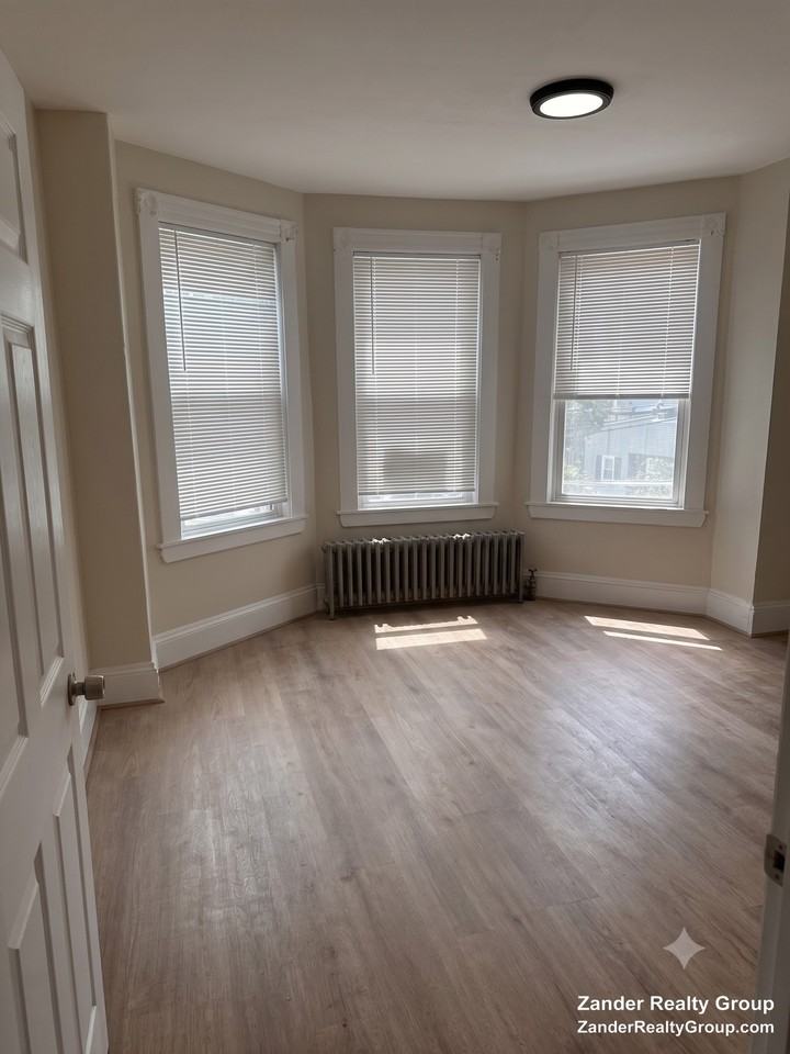 211 Delhi St #2 - Photo 6 of 19