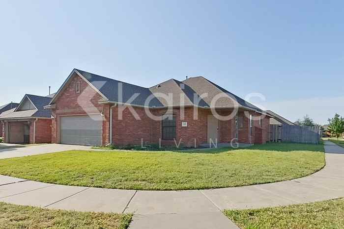 812 Sw 37th St - Photo 4 of 26