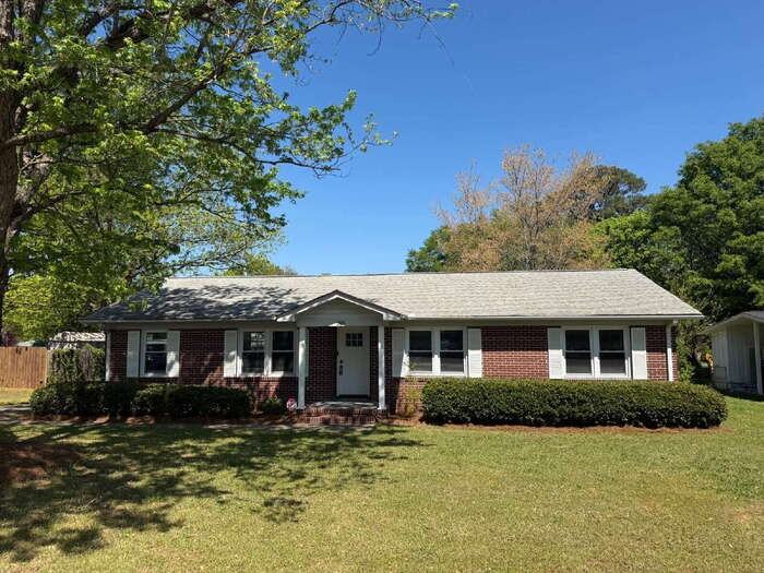 304 Pine Knoll Dr