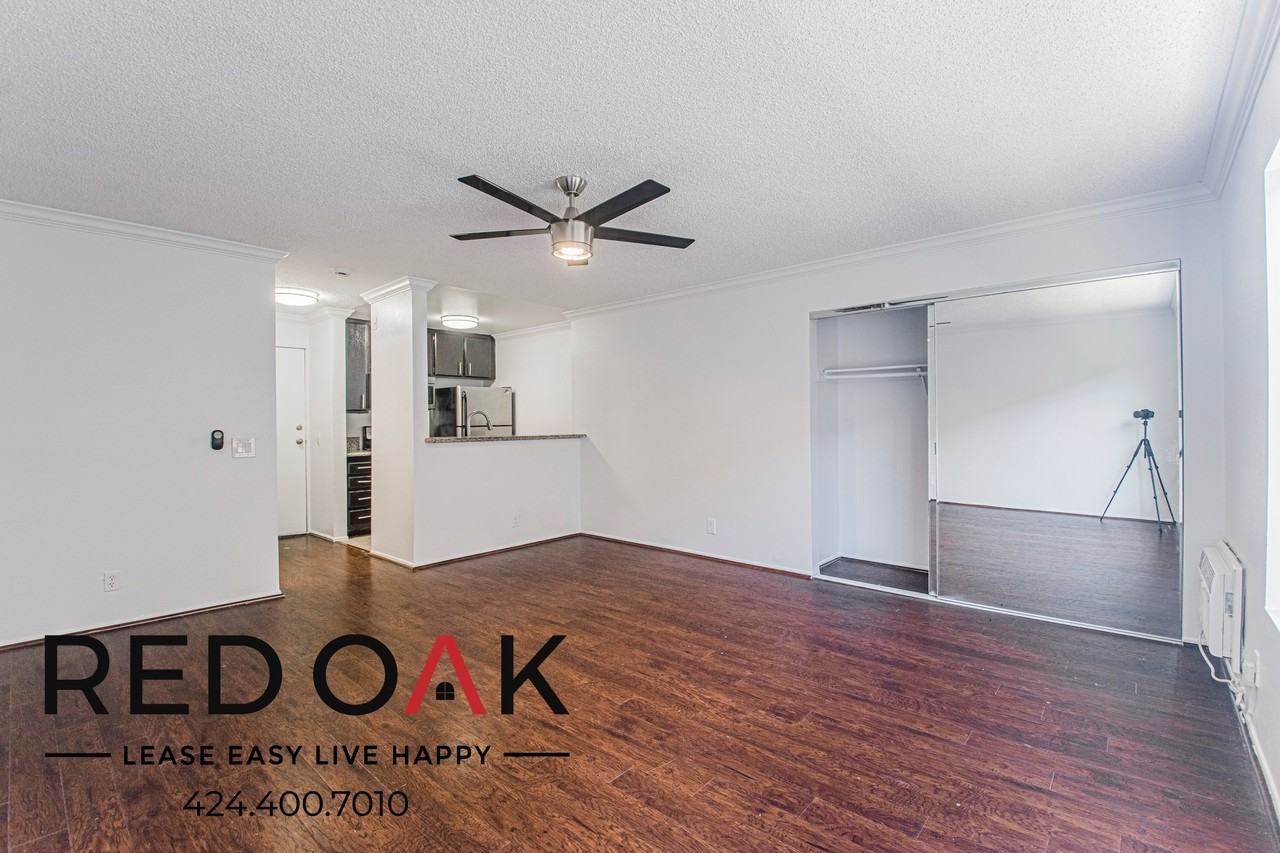 1522 N Formosa Ave - Photo 4 of 12