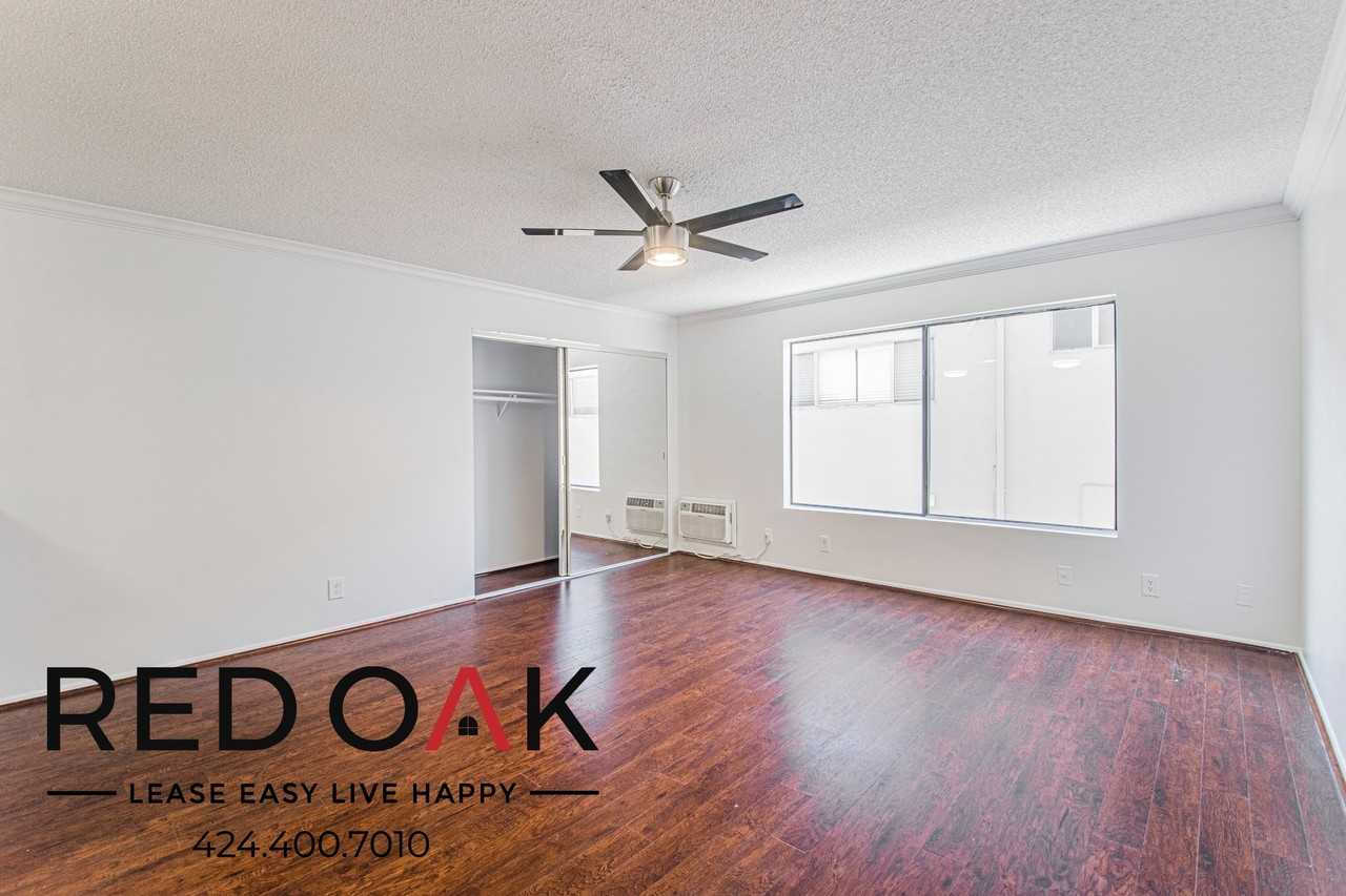 1522 N Formosa Ave - Photo 6 of 12