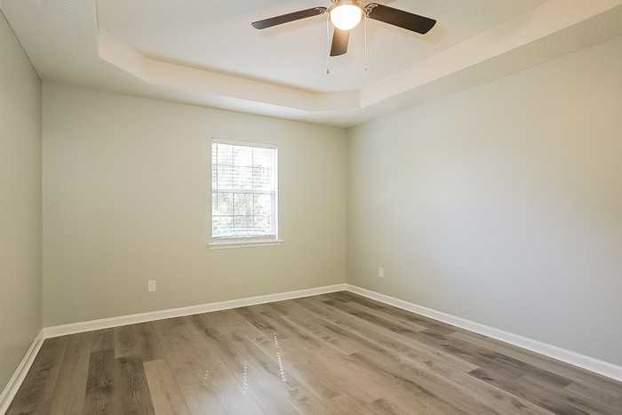 4011 Villa Ln - Photo 5 of 10