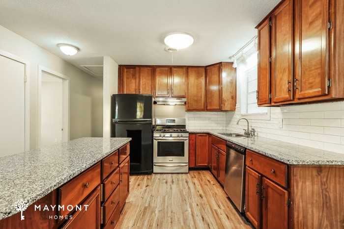 231 Merion Ct - Photo 5 of 12
