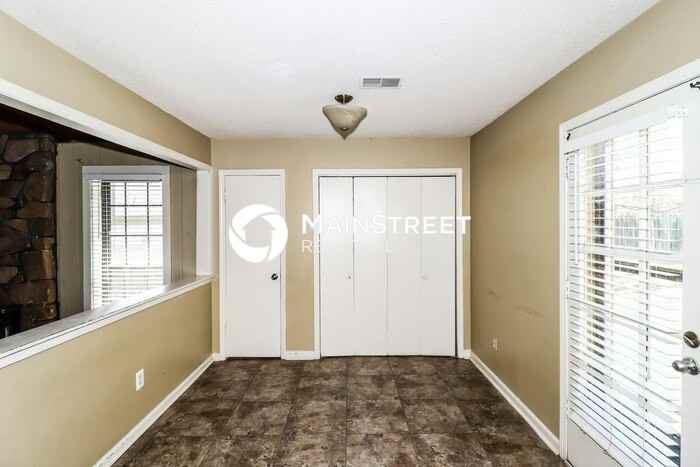 4311 Huntersglen E - Photo 4 of 14