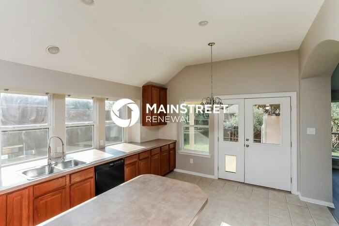 529 Covey Trl - Photo 6 of 13