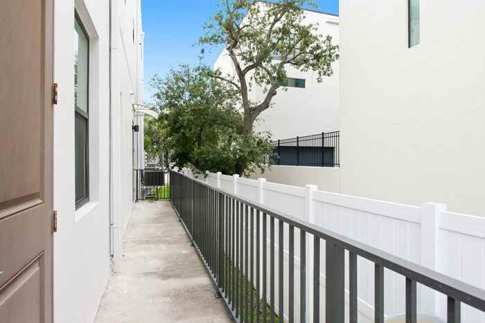 4910 W Mcelroy Ave #3 - Photo 6 of 44
