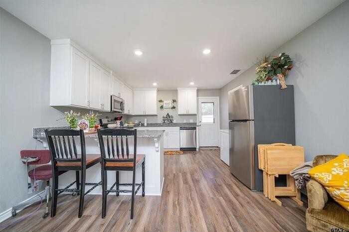 131 Francis St - Photo 2 of 4