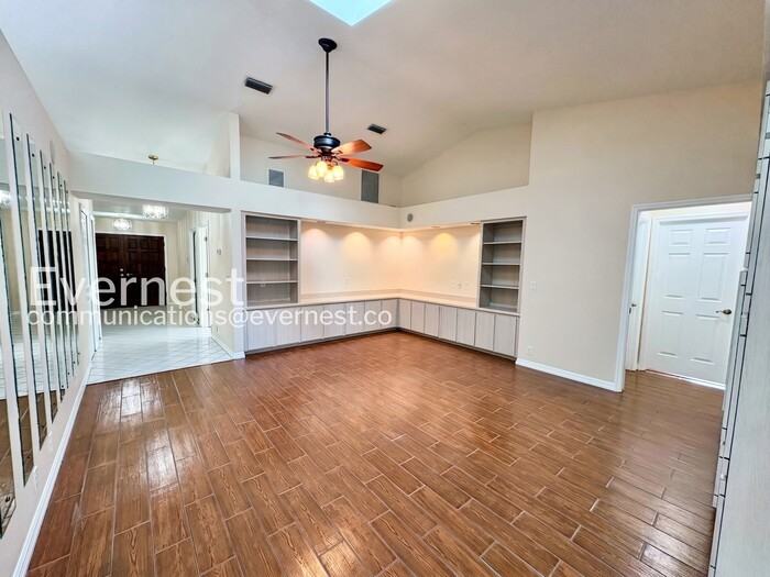 5609 Rosewall Cir - Photo 5 of 32