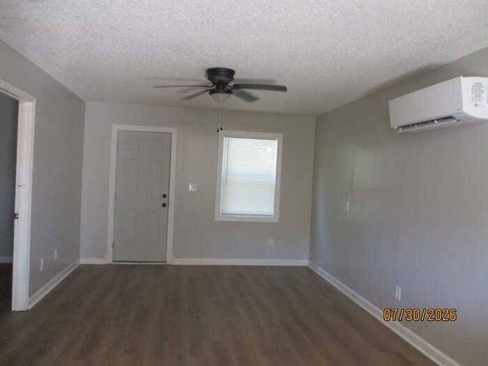 321 Oak St - Photo 2 of 8
