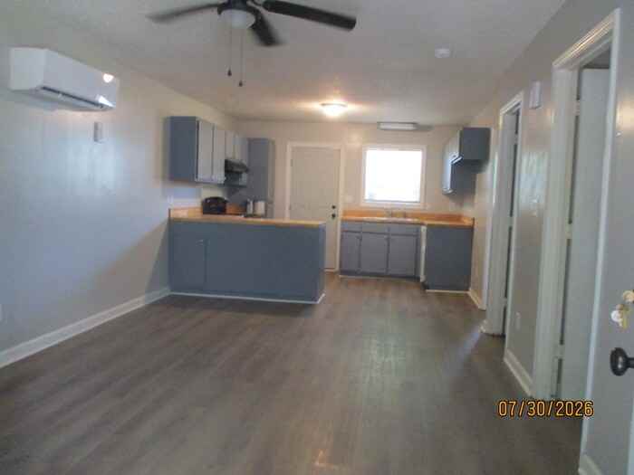 321 Oak St - Photo 3 of 8