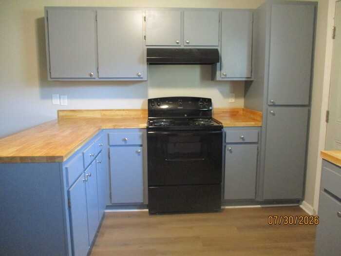 321 Oak St - Photo 4 of 8