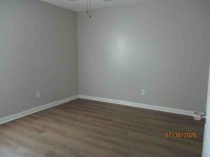 321 Oak St - Photo 6 of 8