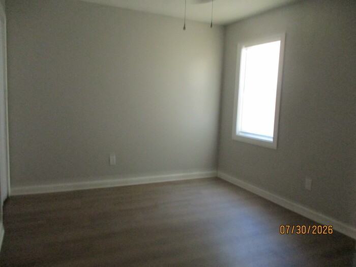321 Oak St - Photo 7 of 8