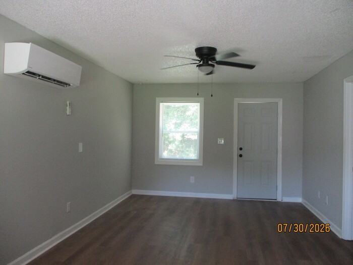 323 Oak St - Photo 2 of 8