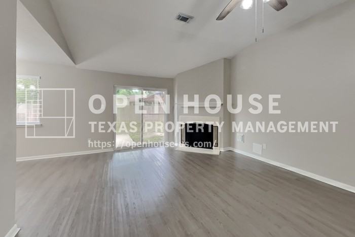 28811 Stapleford St - Photo 4 of 20