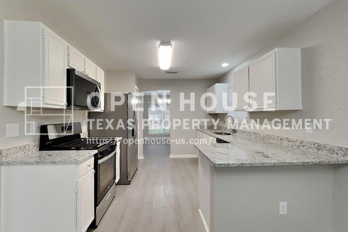 28811 Stapleford St - Photo 6 of 20