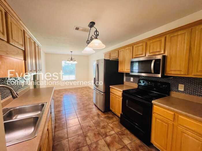 223 Crosscreek Dr - Photo 4 of 21
