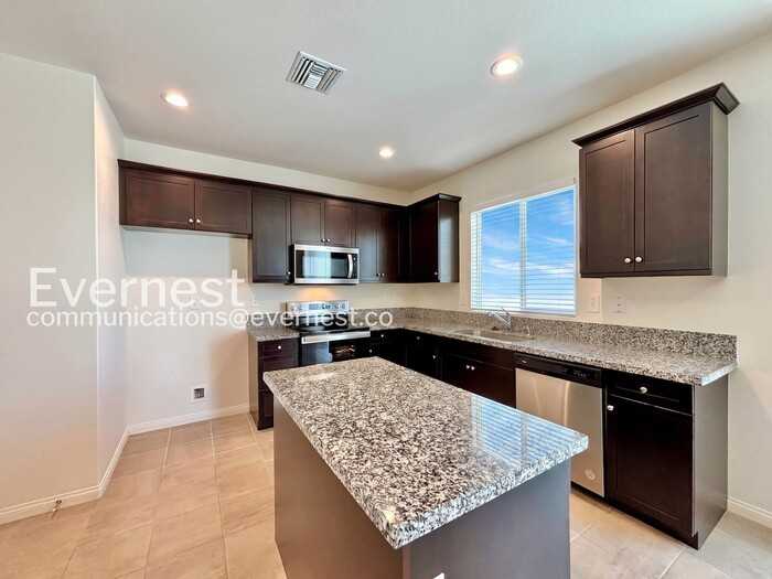 28330 Blackjack Dr - Photo 5 of 32