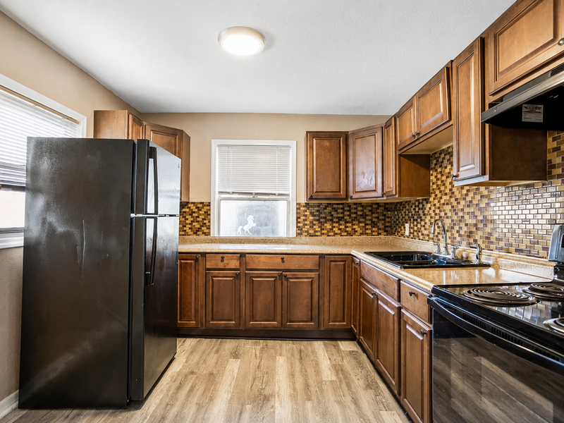 2552 27th Ave N - Photo 4 of 33