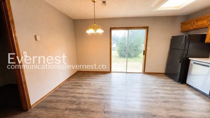 1041 Dean Dr - Photo 6 of 25