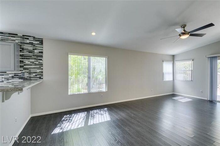 279 Deerleap Cir - Photo 4 of 31