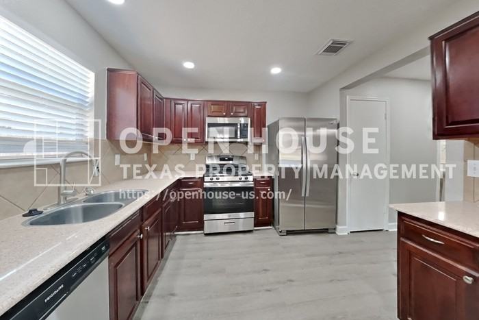 7718 Balsam Crossing Ln - Photo 6 of 20