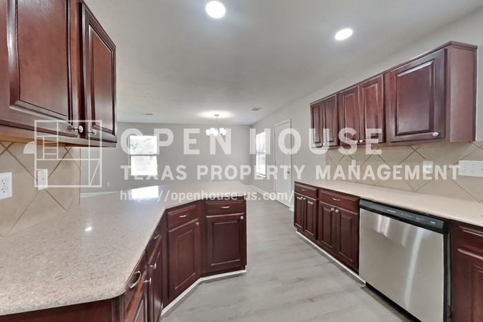 7718 Balsam Crossing Ln - Photo 7 of 20