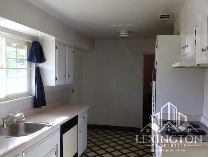 1320 Shadowglen Rd - Photo 2 of 6