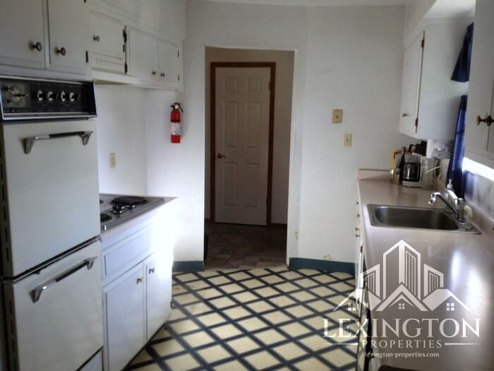 1320 Shadowglen Rd - Photo 3 of 6