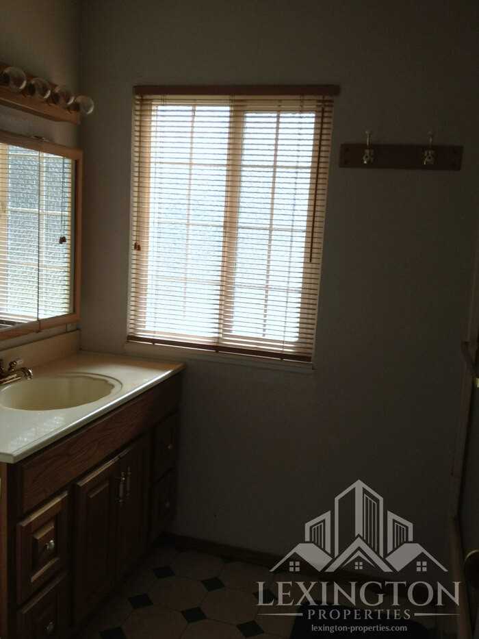 1320 Shadowglen Rd - Photo 5 of 6