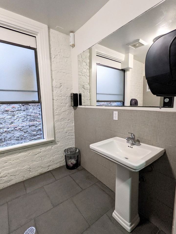 1010 Bush Street - Photo 7 of 11