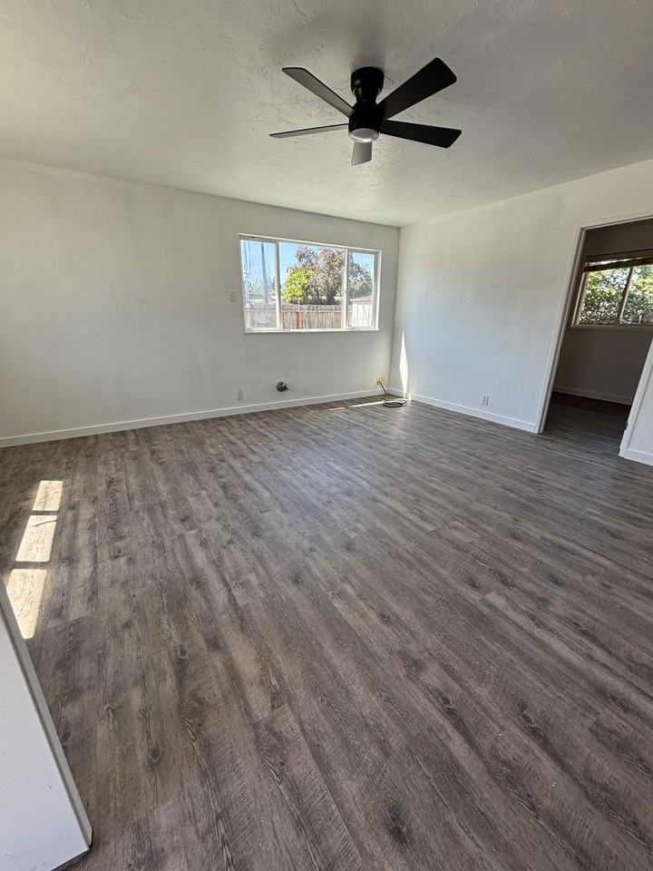 2360 Redwood Ave #NA - Photo 2 of 7