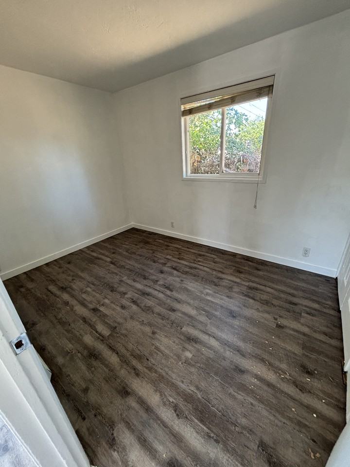 2360 Redwood Ave #NA - Photo 3 of 7