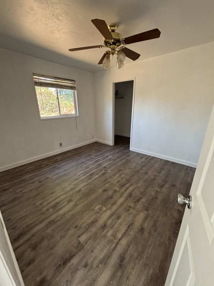 2360 Redwood Ave #NA - Photo 4 of 7