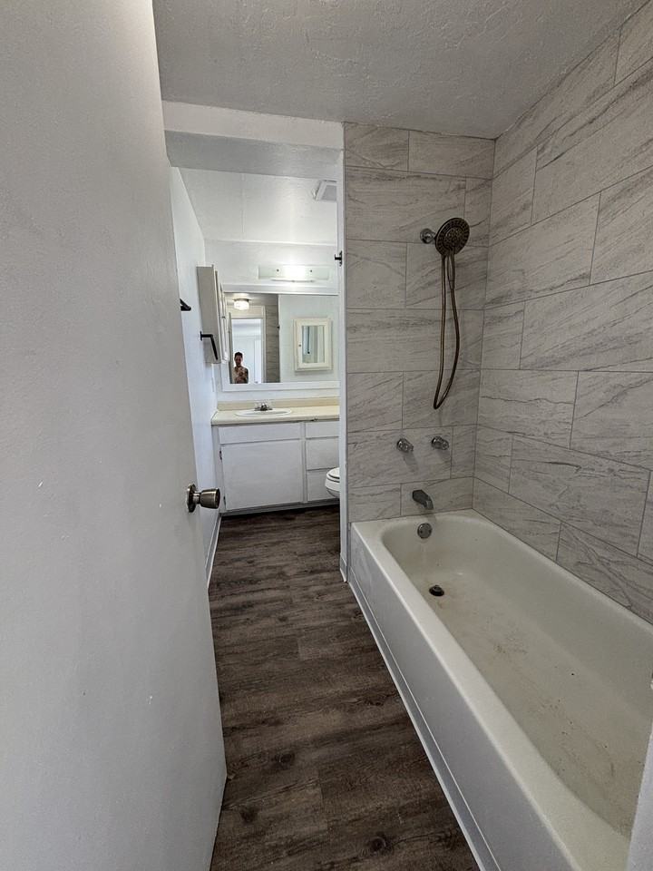 2360 Redwood Ave #NA - Photo 5 of 7