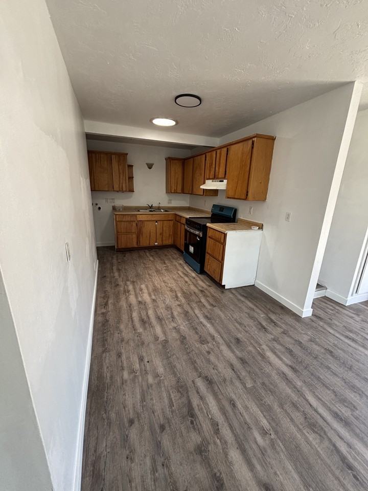 2360 Redwood Ave #NA - Photo 6 of 7