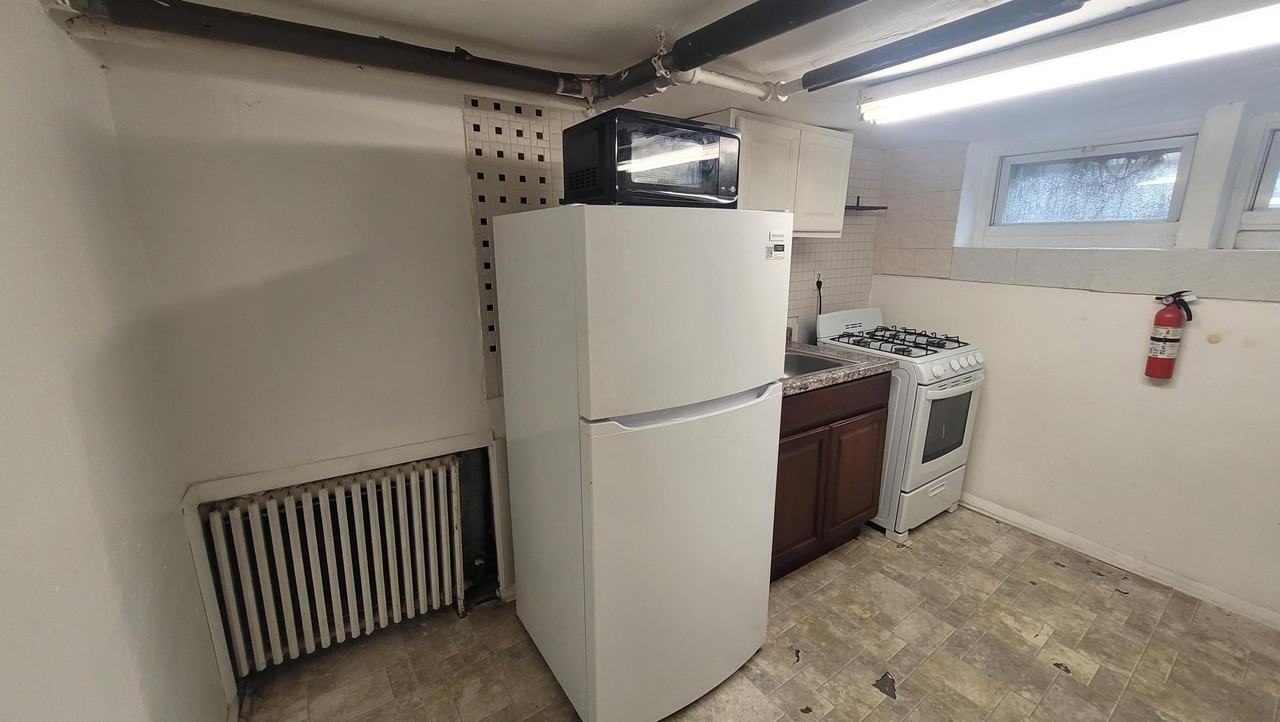 1212 Central Ave #A - Photo 4 of 8