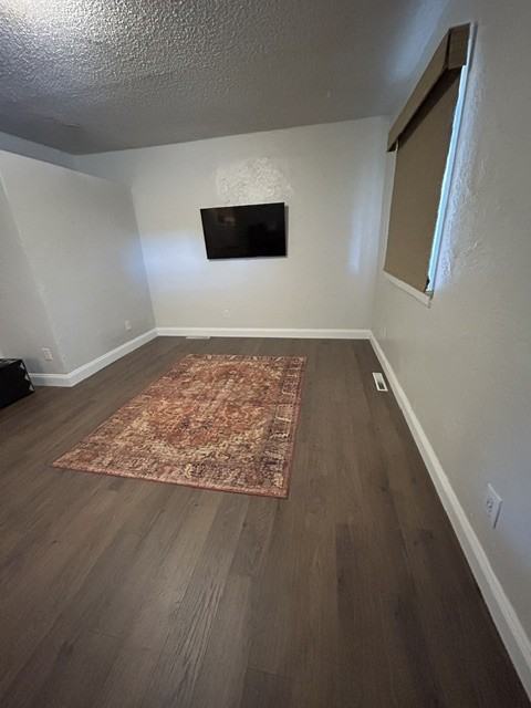 704 E 6th St #NA - Photo 4 of 10