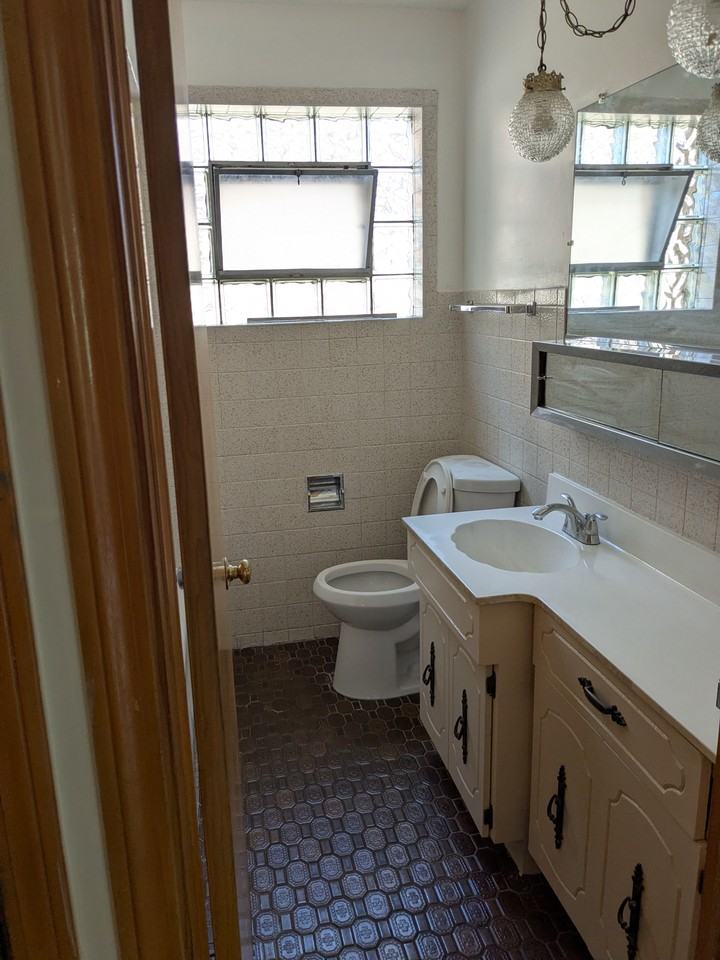 2345 N Rutherford Ave #1 - Photo 5 of 8