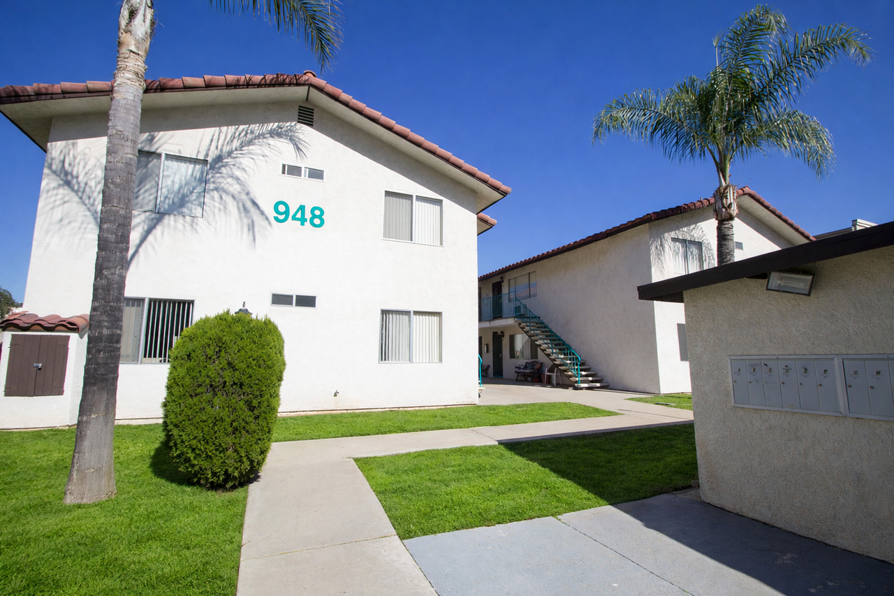 948 East Chase Avenue #H - Photo 4 of 14