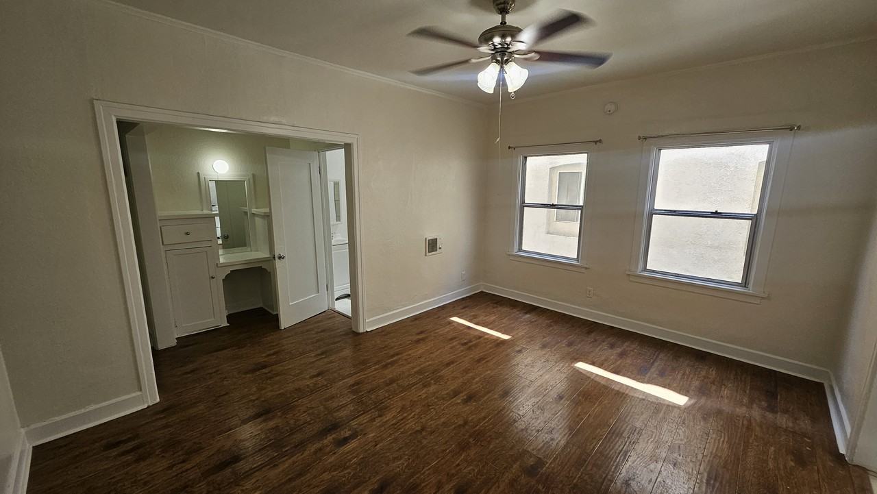 727 South Coronado Street #204 - Photo 2 of 7